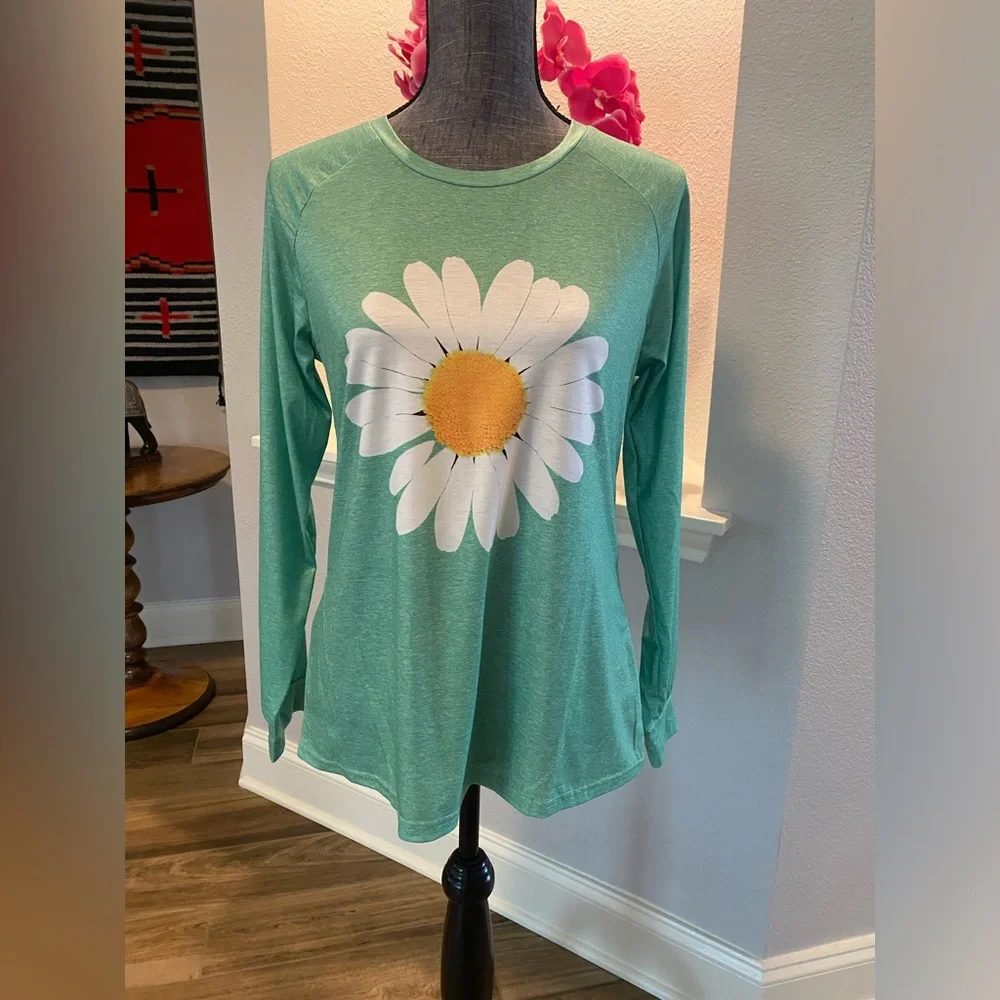 NWT Womanโs Long Sleeve Tee Shirt- Daisy ๐ผ size large - Picture 4 of 7